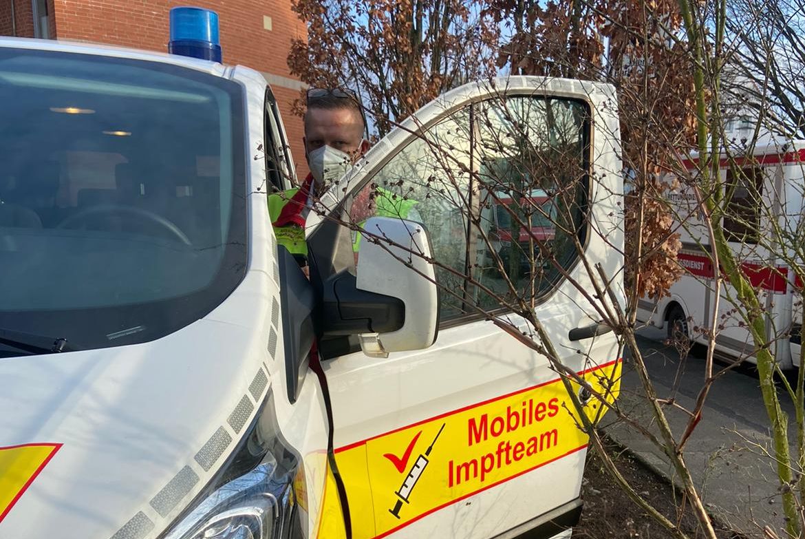 Mobile Impfteams bringen Hoffnung / Hilfsorganisationen in Nienburg zeigen Schulterschluss
