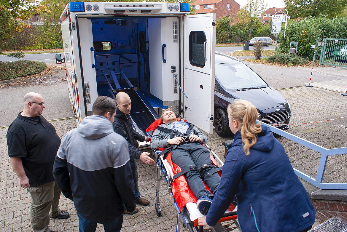 Azubis nach Anleitungswoche im Rettungsdienst mit an Board.