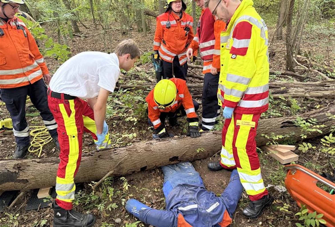 Azubis bei Feuerwehr-Großübung in Stolzenau im Einsatz
