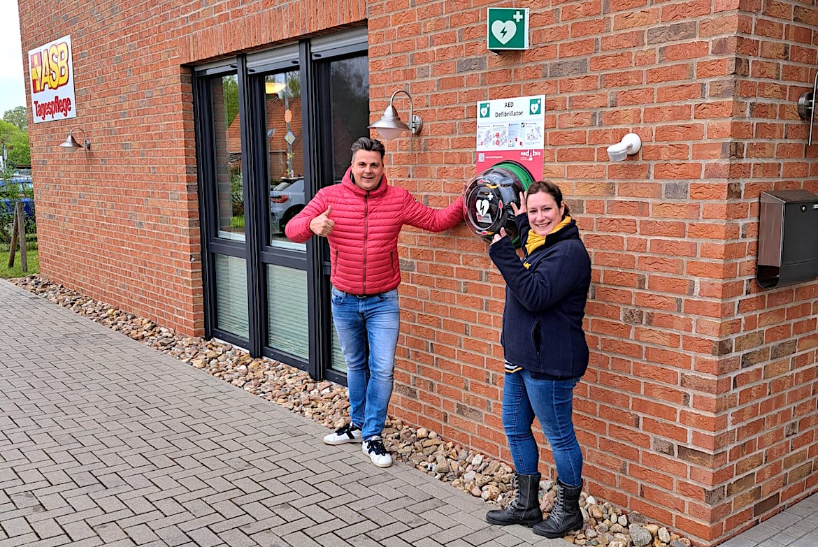 Öffentlicher Defibrillator für Rohrsen