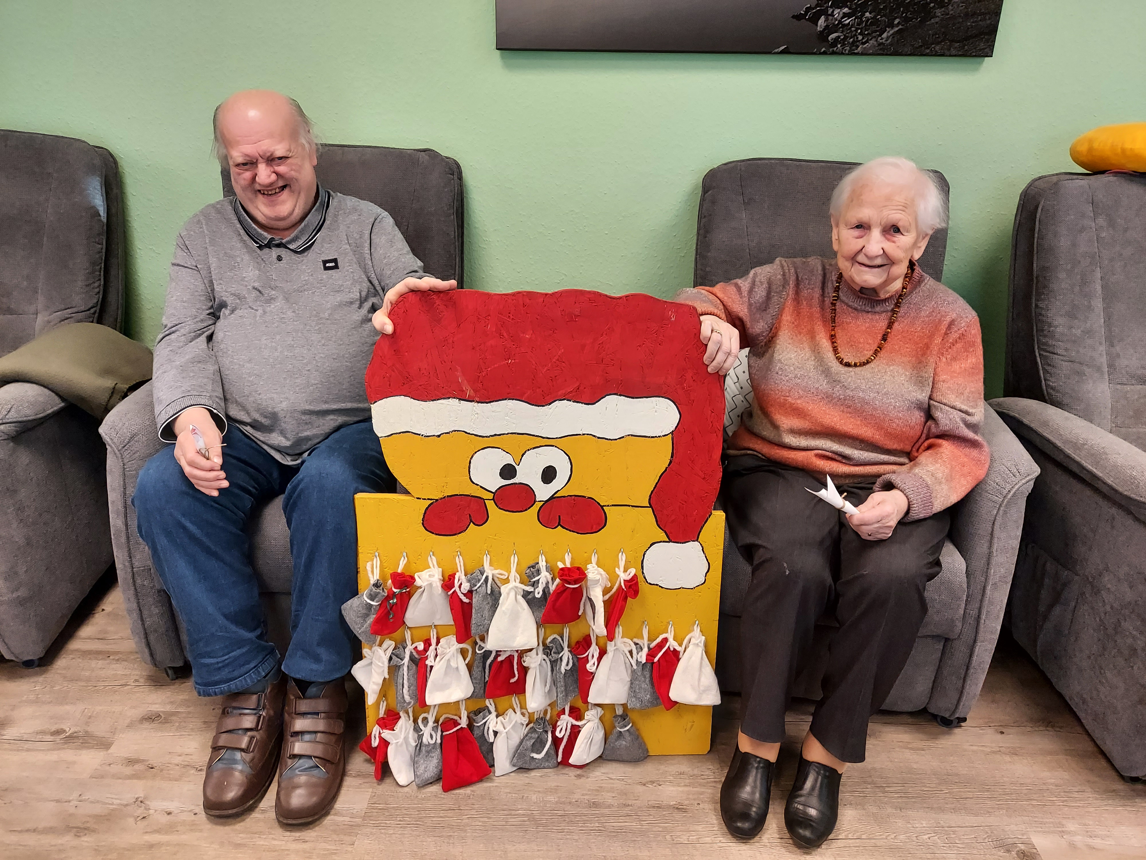 Verkehrter Adventskalender der Tagespflege Hoya gestartet